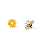 CharmBee Silver Daisy Earrings