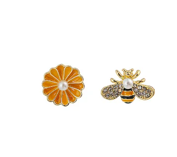 CharmBee Silver Daisy Earrings