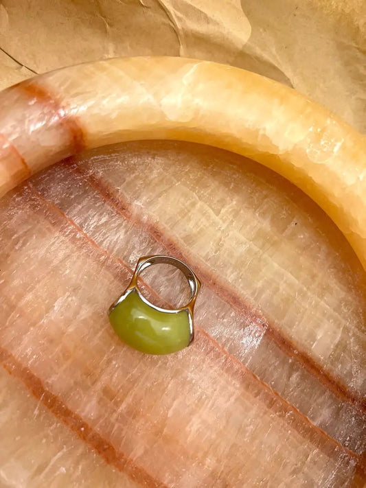 Grape Green Elegance Ring with Modern Design