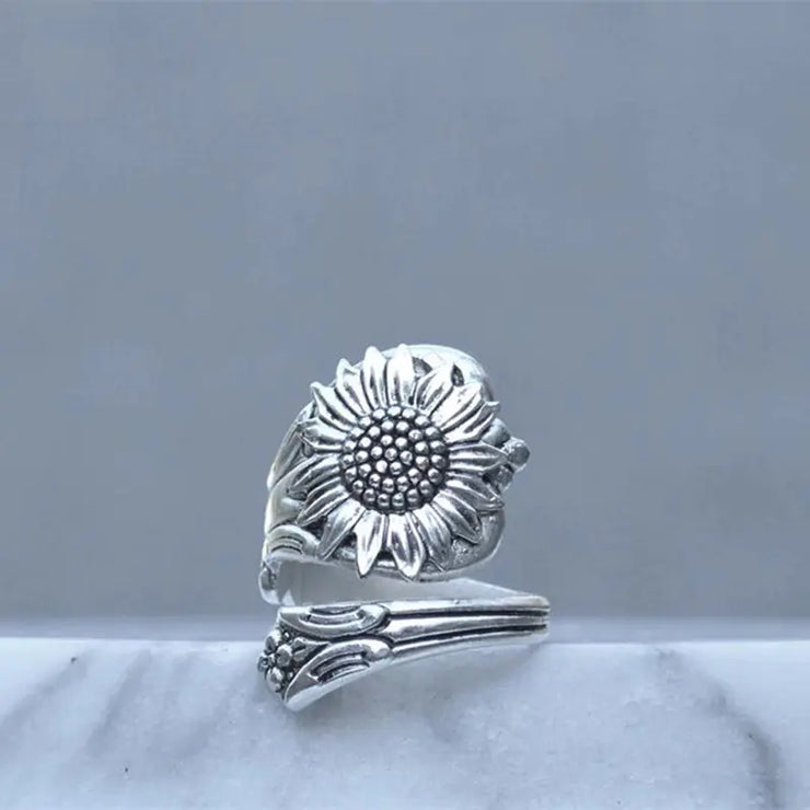 Silver Retro Daisy Ring for Women